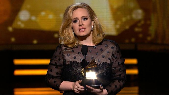 Adele Raih Grammy Awards