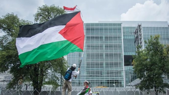 Aksi bela Palestina di depan Gedung Kedubes AS. (Antara) 