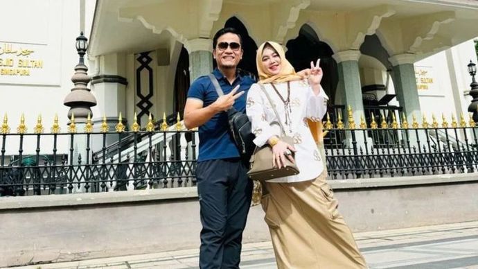 Gus Miftah dan sang istri, Ning Astuti.