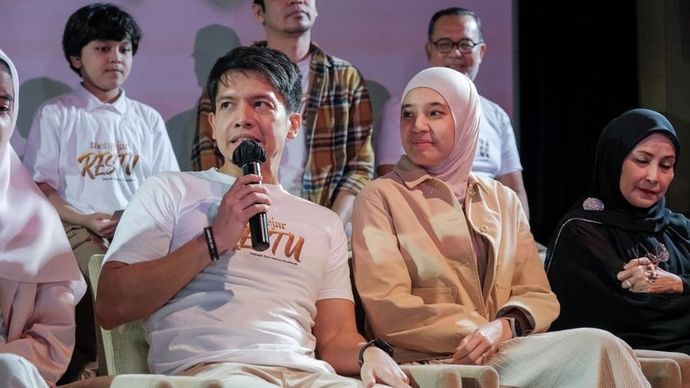 Dimas Seto  dan Dhini Aminarti.