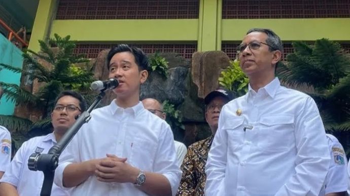 Wakil presiden terpilih Gibran Rakabuming Raka dan Pj Gubernur DKI Jakarta Heru Budi Hartono. (Antara) 