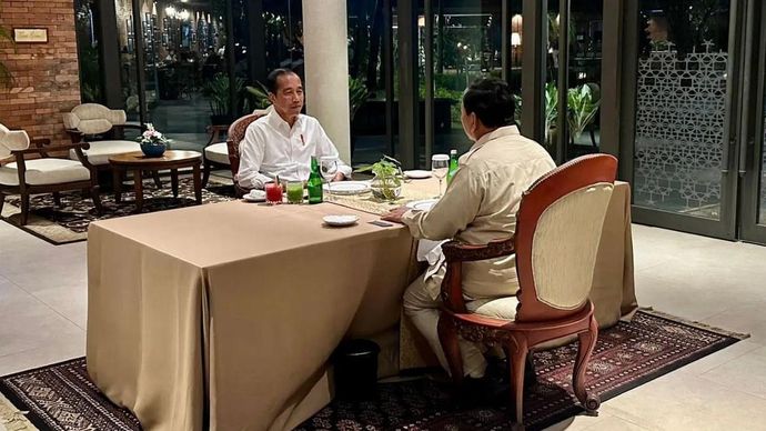 Presiden Jokowi dan presiden terpilih Prabowo Subianto makan malam berdua. (Instagram) 