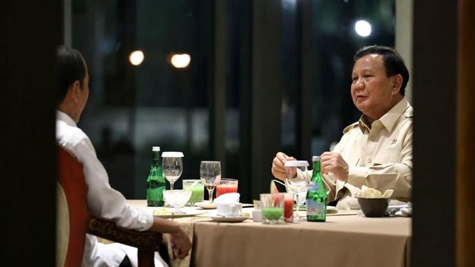 Prabowo makan malam bersama Jokowi. (Instagram) 