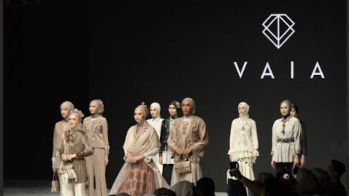 Affania Fariza Persembahkan &ldquo;Translucent Tales&rdquo; di VAIA dalam Jakarta Muslim Fashion Week 2025 <b>(DOKUMEN)</b>