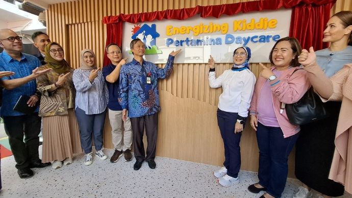 Direktur Keuangan Pertamina Emma Sri Martini berfoto bersama manajemen usai peresmian Day Care Pertamina di Kantor Pusat Pertamina Jakarta/Foto: Istimewa