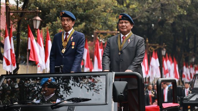 Presiden Joko Widodo (Jokowi) dan presiden terpilih Prabowo Subianto di Apel Pengamanan Pelantikan Presiden  dan Wakil Presiden di Markas Komando Korps Brigade Mobil (Mako Brimob), Kelapa Dua, Depok, Senin (14/10/2024). <b>(Istimewa)</b>