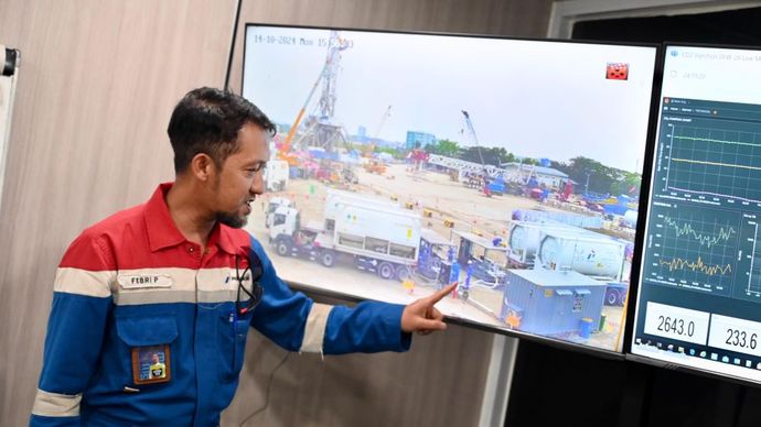 PT Pertamina (Persero) memonitor implementasi injection C02 Lapangan Sukowati, Bojonegoro dengan sistem digital 24 jam bernama Data Acquisition Realtime Analyzer Command Center (DARA CO.CO). (Foto: Humas Pertamina)