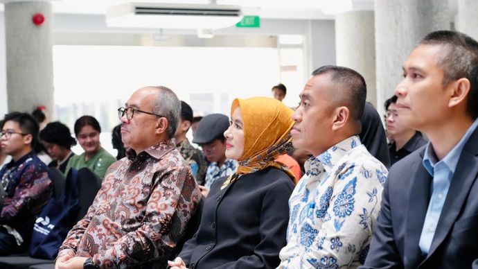 Direktur Utama Pertamina Nicke Widyawati bersama Duta Besar Republik Indonesia untuk Singapura Suryo Pratomo menghadiri kegiatan Pertamina Goes to Campus 2024 di Singapura/Foto: Istimewa