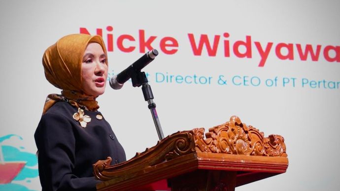 Direktur Utama Pertamina Nicke Widyawati memberikan sambutan pada kegiatan Pertamina Goes to Campus 2024 di Singapura/Foto: Istimewa