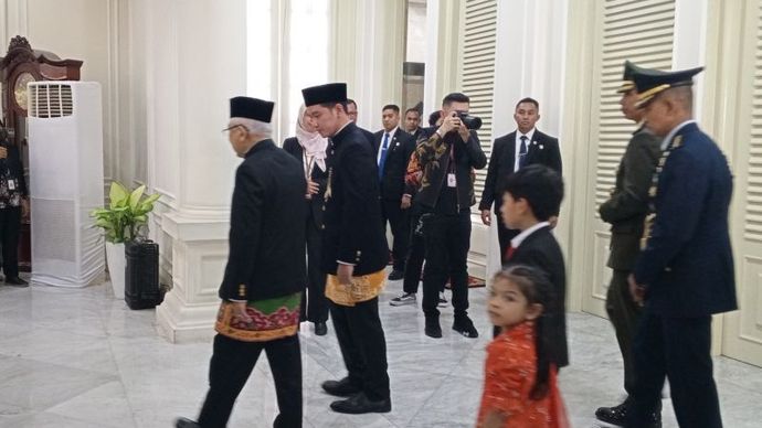 Wakil Presiden (Wapres) Gibran Rakabuming Raka bersama Wapres Ke-13 Ma'ruf Amin tiba di Istana Wapres, Jakarta, Minggu (20/10/2024). 