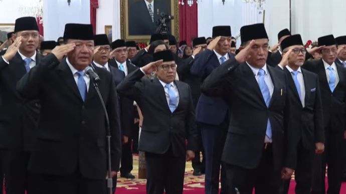 Menteri Prabowo pakai dasi warna biru langit <b>(Youtube Setpres)</b>