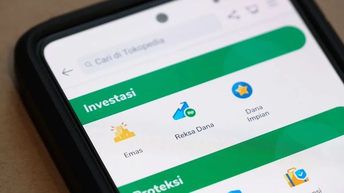 Ilustrasi fitur investasi emas dan reksa dana di platform Tokopedia. 