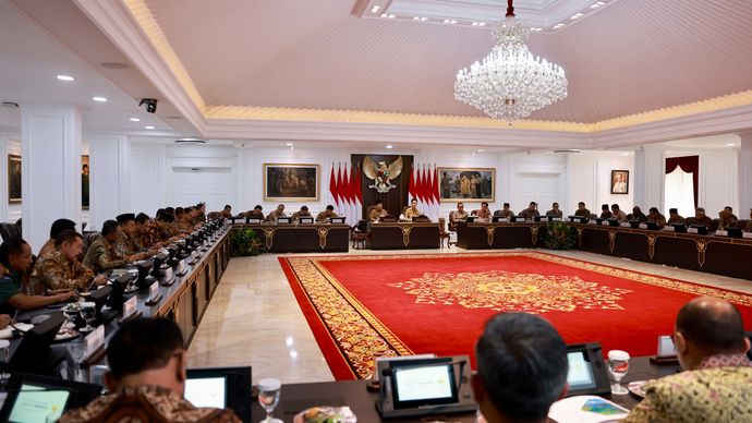 Presiden Prabowo dalam sidang kabinet perdana/Ist