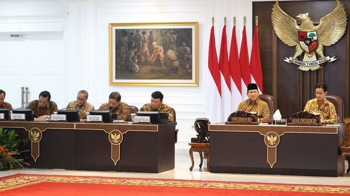 Presiden Prabowo dalam sidang kabinet perdana/Ist