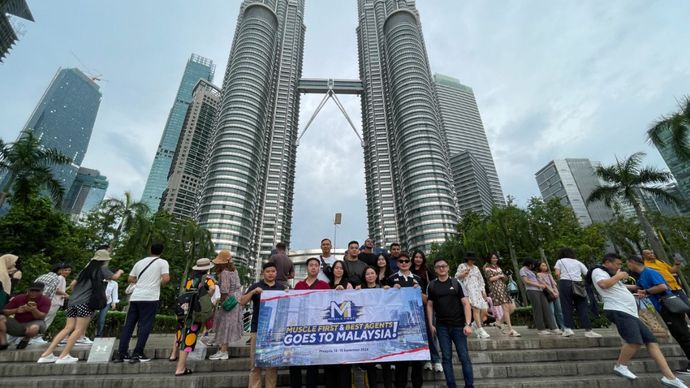  Top Agent diajak untuk city tour, menikmati waktu bebas di KLCC, TRX New Mall, dan Mitsui Outlet, sampai dengan bersiap kembali ke Jakarta pada pukul 19.30 malam.