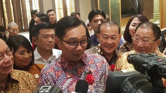 Ridwan Kamil, didampingi Teddy Sugianto, Abraham Rudy, Anda Hakim saat memberikan keterangsn kepada media