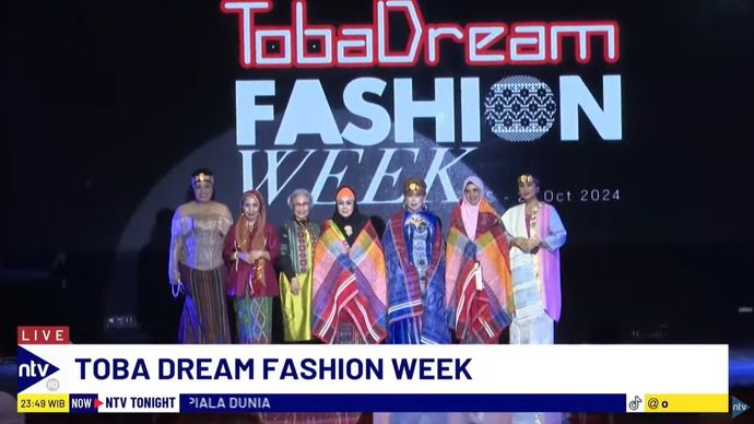 Dalam rangka memperingati Hari Ulos Nasional 2024, komunitas masyarakat Batak Toba menyelenggarakan Toba Dream Fashion Week.