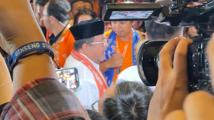 Pasangan Pramono-Rano tiba di arena debat kedua di Pilkada Jakarta 2024. 