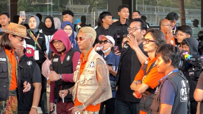 Young Lex saat mendatangi arena debat kedua Pilkada Jakarta 2024. 