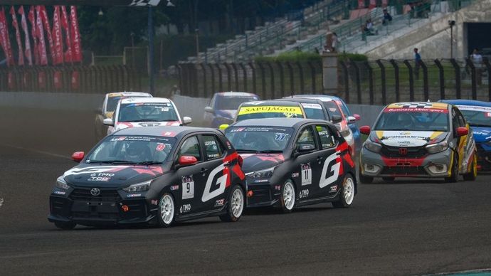 Pembalap Jordan Johan berhasil meraih Podium Pertama Kelas Rising Star Kejurnas ITCR 1.200 di event Indonesia Sentul Series of Motorsport (ISSOM) 2024 Seri ke-5 di Sirkuit Sentul Bogor, Jawa Barat, pada Minggu (27/10/2024). (Foto: Istimewa)