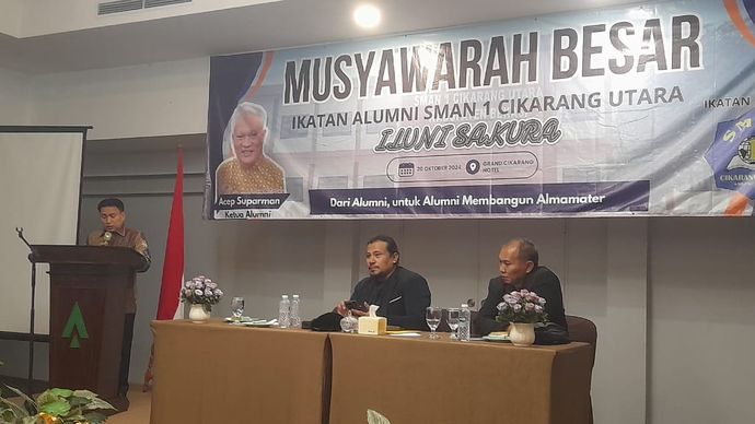 Calon Bupati Bekasi BN. Holik Qodratulloh mendapat dukungan dari Guru Purnabakti dan alumni SMAN 1 Cikarang Utara (ILUNI SAKURA) di Pilbup 2024. 