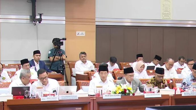 Menteri Agama (Menag) Nasaruddin Umar dalam rapat kerja dengan Komisi VIII DPR RI 