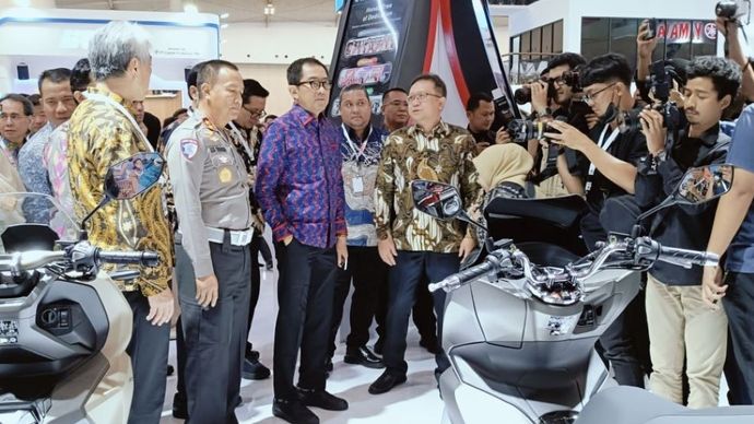 Wakil Menteri Perindustrian (Wamenperin) Faisol Riza di pameran Indonesia Motorcycle Show (IMOS) 2024, di ICE BSD City, Kabupaten Tangerang, Banten, Rabu (30/10/2024). (Foto: Adiantoro/NTV) 