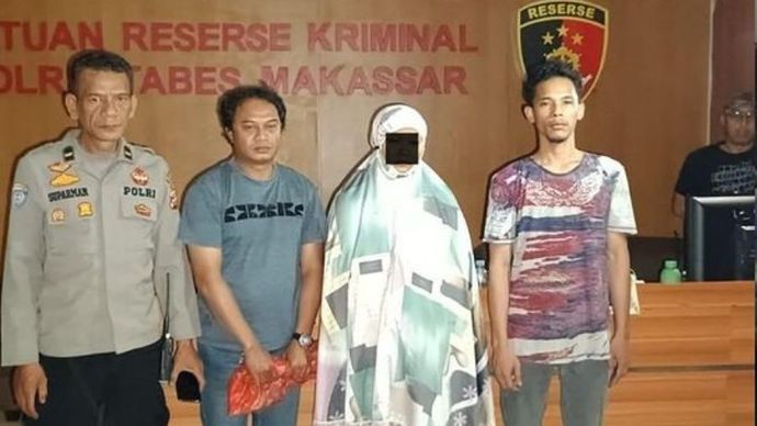 Seorang istri ditangkap polisi setelah menusuk suaminya hingga meninggal dunia saat tidur.