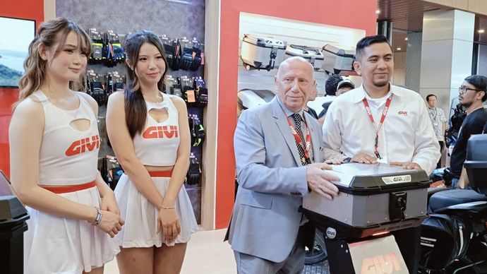 GIVI merilis boks motor terbaru Matterhorn Monolock Alumunium Top Case dengan dua ukuran berbeda, yakni 29 dan 39 liter. (Foto: Adiantoro/NTV) 