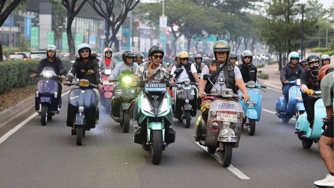 Perjalanan komunitas skuter dipimpin Kaka Slank, yang juga dikenal sebagai pecinta sepeda motor. (Foto: Istimewa/Seven Event) 