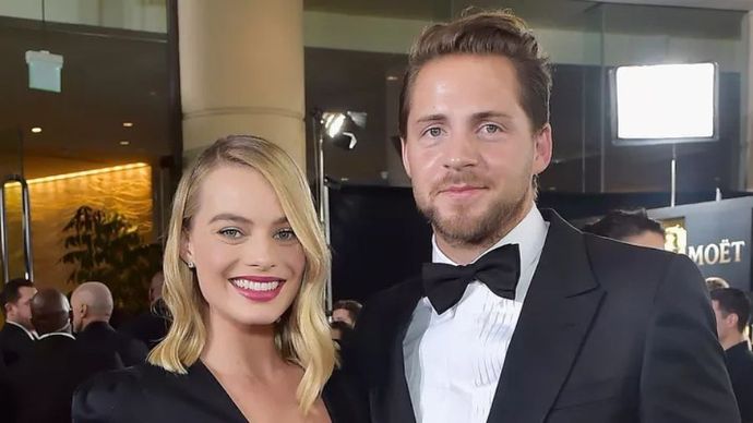 Margot Robbie dan Tom Ackerley