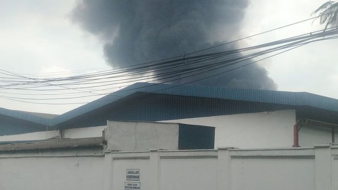 Kebakaran Pabrik PT Indo Hasasi Textiles di Bandung.