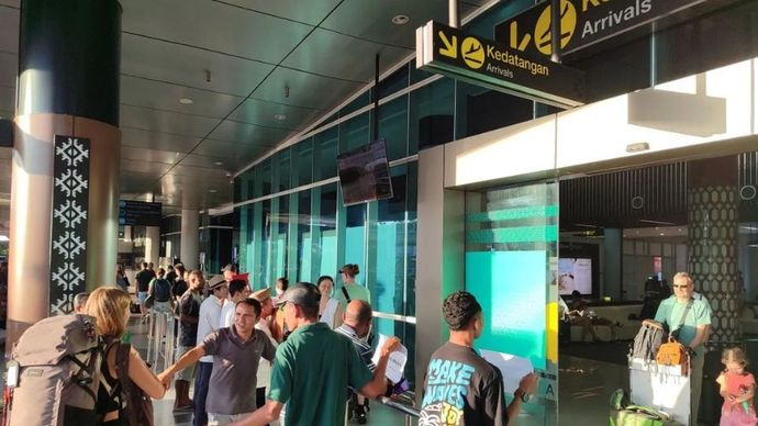 Suasana kedatangan penumpang di Bandara Komodo Labuan Bajo 