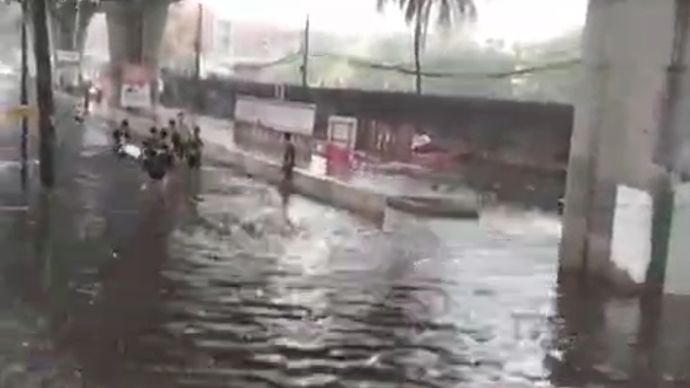 Banjir di jalanan dekat Seskoal. (Tangkapan layar) 