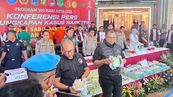 Konferensi Polda Metro Jaya terkait pengungkapan kasus narkoba jaringan internasional. 