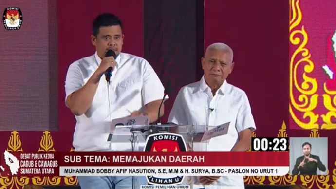 Bobby Nasution-Surya dalam debat kedua Pilkada Sumut 2024. (YouTube) 