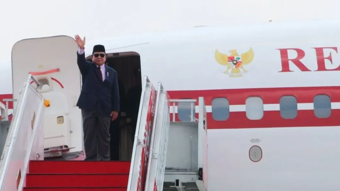 Presiden RI Prabowo Subianto bertolak kunjungan kenegaraan dari Pangkalan TNI AU Halim Perdanakusuma Jakarta, Jumat (8/11/2024). ANTARA/Rangga Pandu Asmara Jingga 