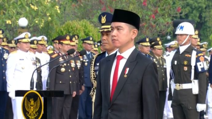 Wapres Gibran Rakabuming Raka memimpin upacara peringatan Hari Pahlawan 2024 di TMPN Kalibata, Jakarta. (YouTube) 