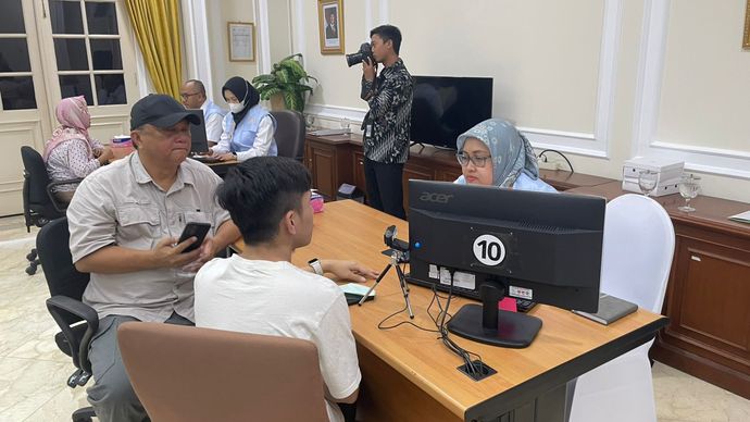 Wakil Presiden Gibran Rakabuming Raka membuka program pengaduan bertajuk Lapor Mas Wapres Di Istana Wapres (Ntvnews.id-Muslimin Trisyuliono).