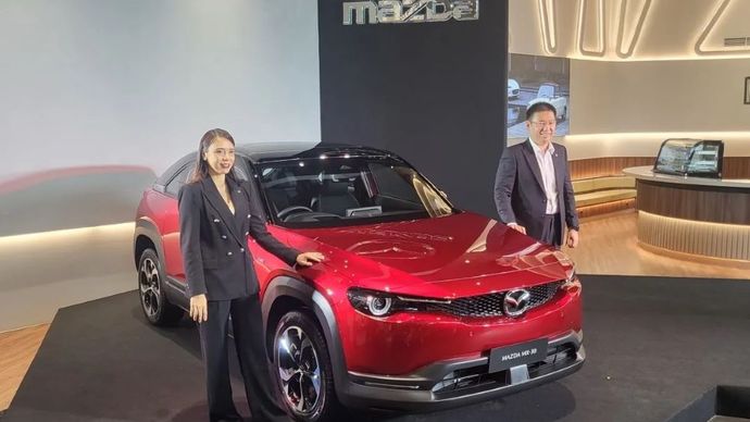 PT Eurokars Motor Indonesia (EMI) resmi meluncurkan mobil listrik pertama Mazda MX-30, di Mazda Indonesia Headquarters, Jakarta, Senin (11/11/2024). (Foto: ANTARA/Pamela Sakina) 