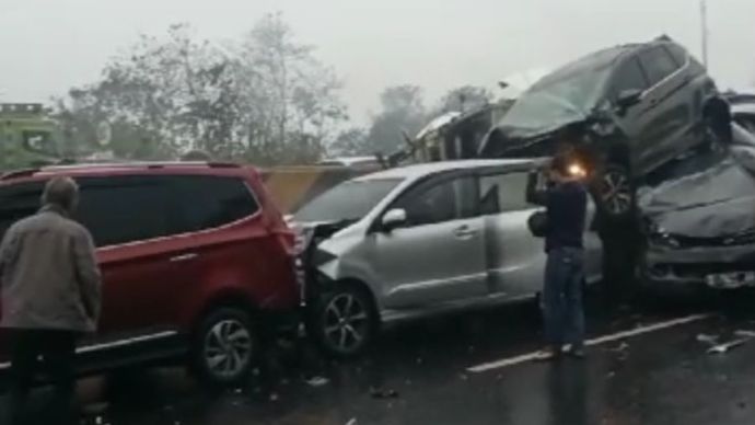 Kecelakaan di tol Cipularang