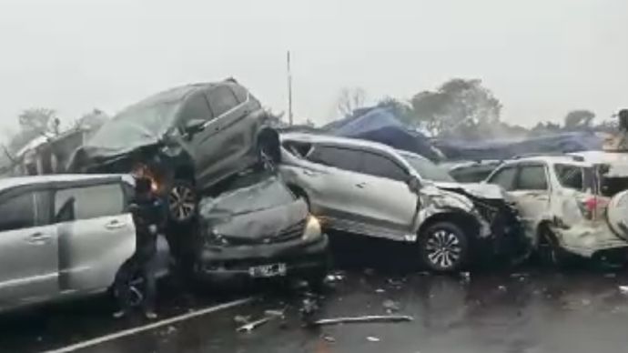 Kecelakaan beruntun di Jalan Tol Cipularang KM 92. 