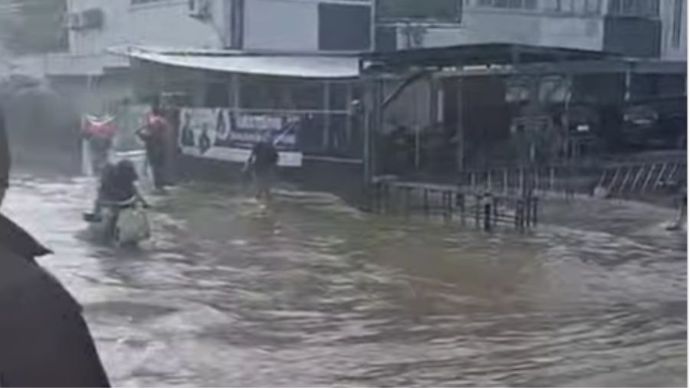 Situasi banjir di Perumahan Taman Mangu Pondok Aren