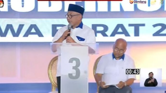 Ahmad Syaikhu dan Ilham Habibie di debat Pilkada Jabar 2024. (YouTube) 