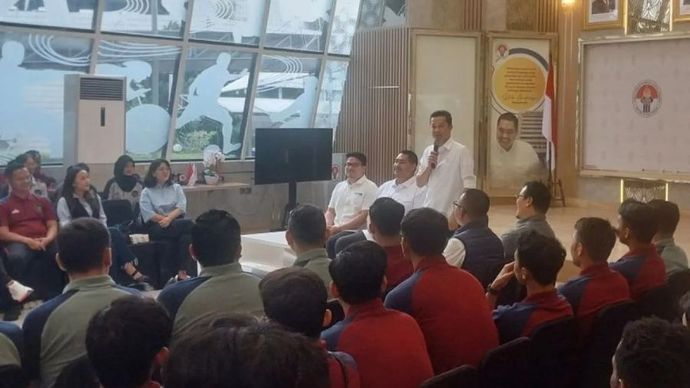 Wakil Menteri Pemuda dan Olahraga Taufik Hidayat memberikan sambutan saat menerima Timnas Futsal Putra Indonesia dari ajang ASEAN Futsal Championship 2024 sekaligus melepas Timnas Futsal Putri Indonesia ke ajang ASEAN Women's Futsal Championship di Media Center Kemenpora, Jakarta, Selasa (12/11/2024).