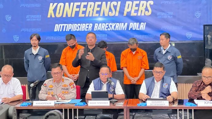 Konferensi pers Dittipidsiber Bareskrim Polri terkait kasus penyebaran konten pornografi anak. 