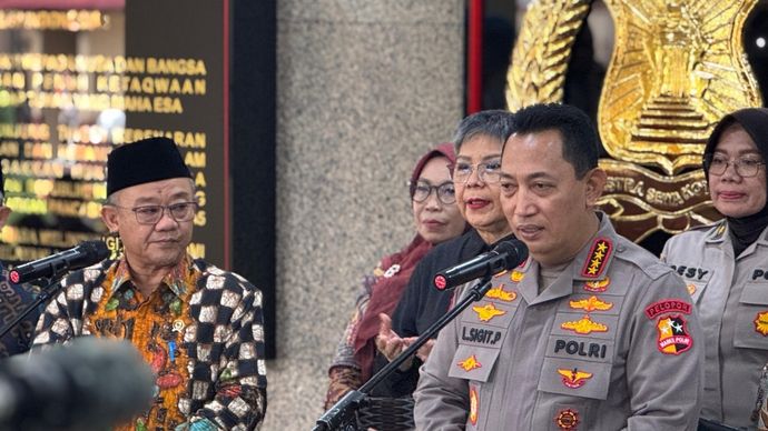 Kapolri Jenderal Listyo Sigit Prabowo bersama Mendikdasmen Abdul Mu'ti. 