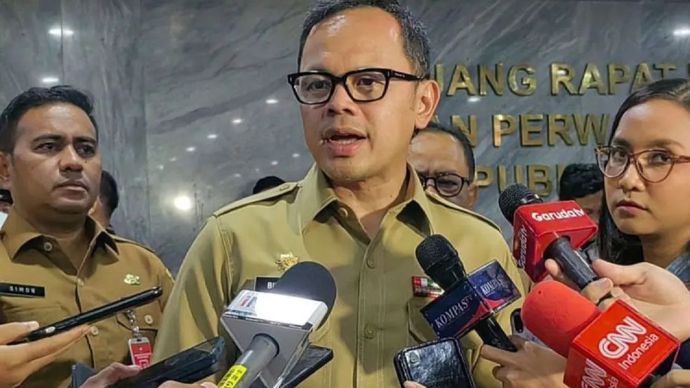  Wakil Menteri Dalam Negeri (Wamendagri) Bima Arya Sugiarto usai rapat dengar pendapat (RDP) bersama Komisi II DPR RI di kompleks parlemen, Senayan, Jakarta, Senin (11/11/2024). ANTARA