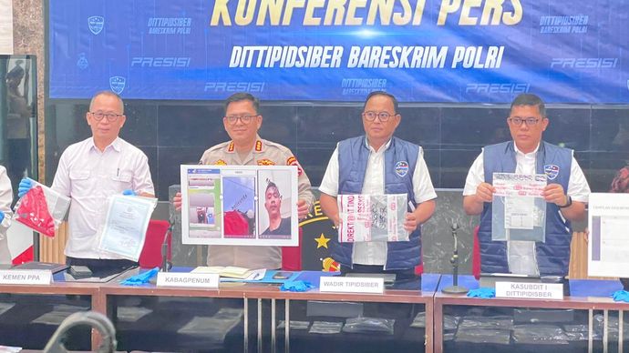 Konferensi pers Dittipidsiber Bareskrim Polri terkait penyebaran video porno anak dan dewasa. 