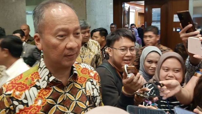 Menteri Perindustrian Agus Gumiwang Kartasasmita usai rapat dengan Komisi VII DPR RI di Jakarta, Selasa (12/11/2024) (ANTARA)